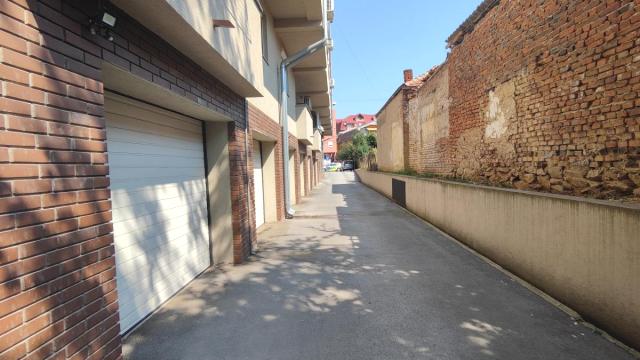 Poslovni prostor, Izdavanje, 16m2, Centar, Gradska lokacija, Jagodina