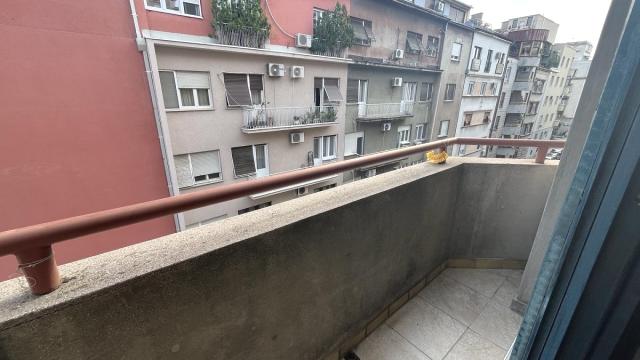 Stan, četvorosoban, Izdavanje, 102m2, Kičevska