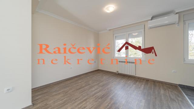 Stan, četvorosoban, Prodaja, 102m2, Autokomanda, Voždovac, Admirala Vukovica