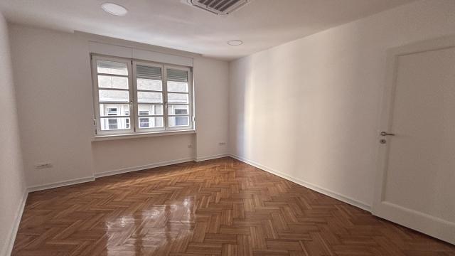 Poslovni prostor, četvorosoban, Izdavanje, 101m2, Kraljice Natalije