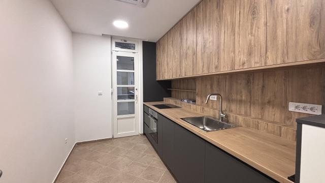 Poslovni prostor, četvorosoban, Izdavanje, 101m2, Kraljice Natalije