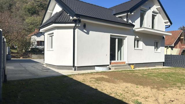 Kuća, Petosoban, Prodaja, 125m2, Stari Ledinci, Petrovaradin, Vuka Karadzica