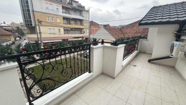 Poslovni prostor, Jednosoban, Izdavanje, 66m2, Centar, Gradska lokacija, Jagodina