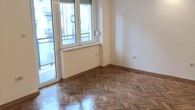 Poslovni prostor, Trosoban, Izdavanje, 75m2, Centar, Stari grad, Francuska