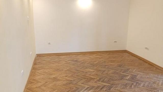 Poslovni prostor, Trosoban, Izdavanje, 75m2, Centar, Stari grad, Francuska