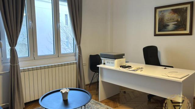 Poslovni prostor, Jednosoban, Izdavanje, 25m2, London, Stari grad, Dobrinjska