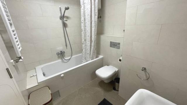 Stan, četvorosoban, Izdavanje, 91m2, Starine Novaka