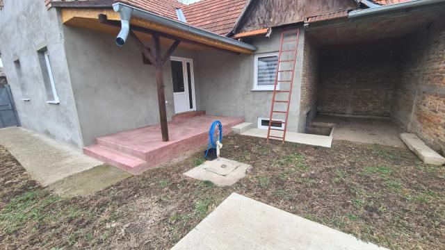 Kuća, četvorosoban, Prodaja, 105m2, Mihala Babinku 42