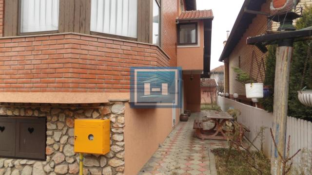 Kuća, Izdavanje, 300m2, Gloždak, Gradska lokacija, Paraćin