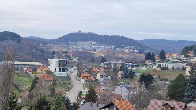 Kuća, Petosoban i veći, Prodaja, 350m2, Banja Vrdnik, Okolno mesto, Brace Petkovic