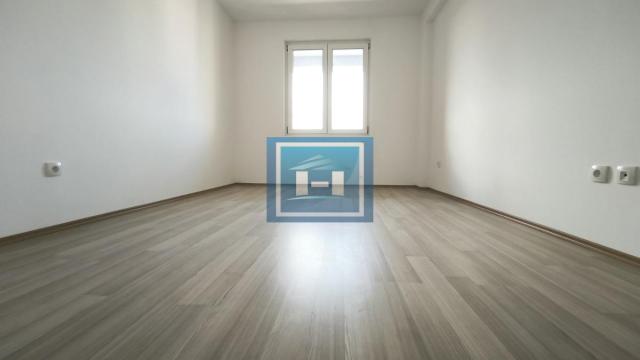 Stan, Trosoban, Prodaja, 82m2, Centar, Gradska lokacija, Ćuprija