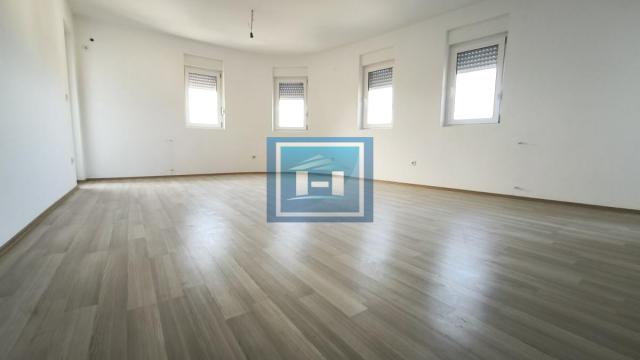 Stan, Trosoban, Prodaja, 82m2, Centar, Gradska lokacija, Ćuprija
