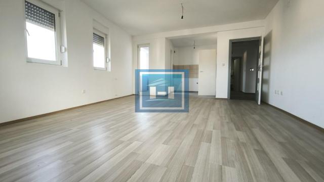 Stan, Trosoban, Prodaja, 82m2, Centar, Gradska lokacija, Ćuprija