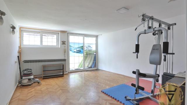 Kuća, Petosoban, Izdavanje, 230m2, Višnjička Banja, Palilula, Sestara Bukumirovic