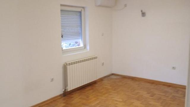 Kuća, Trosoban, Izdavanje, 84m2, Banovo brdo, Čukarica, Mira Popare