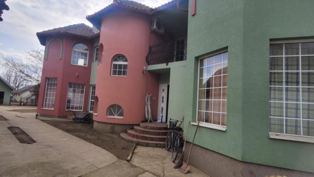 Kuća, Petosoban, Izdavanje, 350m2, Surčin (mesto), Surčin, Vojvođanska