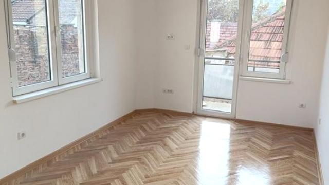 Poslovni prostor, Trosoban, Izdavanje, 75m2, Centar, Stari grad, Francuska