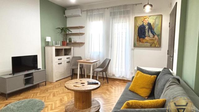 Stan, Jednosoban, Izdavanje, 31m2, Hram svetog Save, Vračar, Šumatovačka