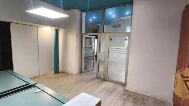 Poslovni prostor, Dvosoban, Izdavanje, 75m2, Ekonomski fakultet, Savski venac, Karađorđeva