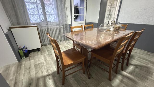 Kuća, četvorosoban, Prodaja, 142m2, Mlake, Gradska lokacija, Sombor