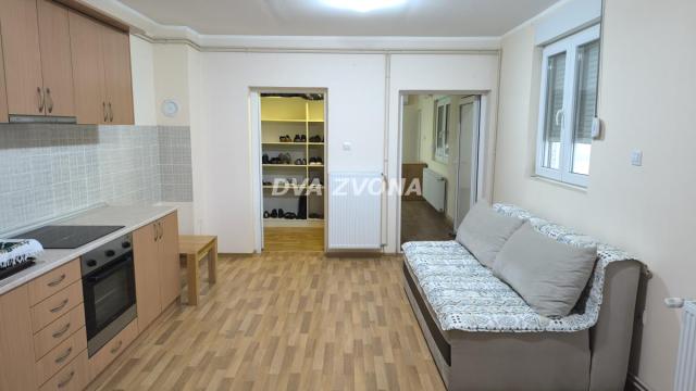 Kuća, četvorosoban, Prodaja, 230m2, Perlez, Okolno mesto, Zrenjanin