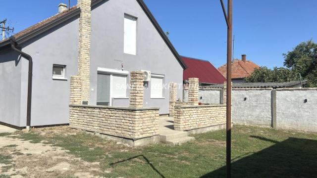 Kuća, Trosoban, Prodaja, 96m2, Josićko naselje, Gradska lokacija, Sombor