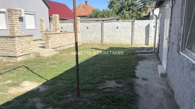 Kuća, Trosoban, Prodaja, 96m2, Josićko naselje, Gradska lokacija, Sombor