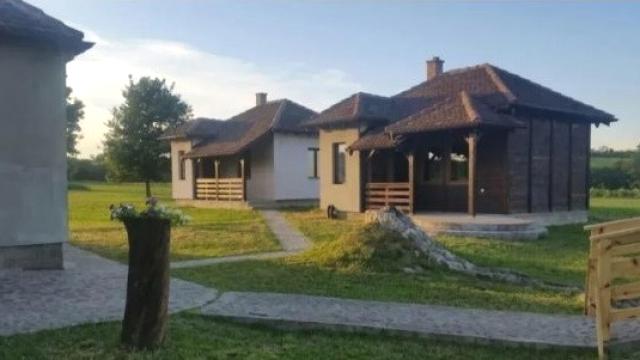 Kuća, Petosoban i veći, Prodaja, 300m2, Svileuva, Okolno mesto, Svileuva