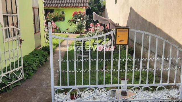 Kuća, Trosoban, Prodaja, 99m2, Centar, Gradska lokacija, Srbobran