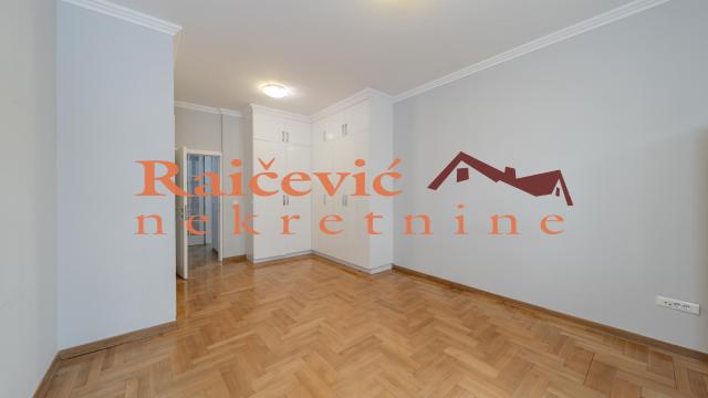 Stan, Trosoban, Izdavanje, 119m2, Hram svetog Save, Vračar, Dubljanska