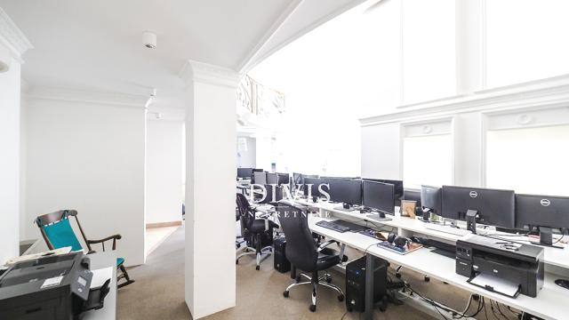 Kuća, Petosoban i veći, Prodaja, 660m2, Omladinska