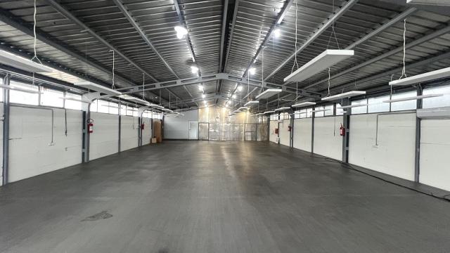 Poslovni prostor, Trosoban, Izdavanje, 360m2, Rakovica, Oslobodjenja