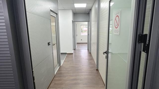Poslovni prostor, Trosoban, Izdavanje, 360m2, Rakovica, Oslobodjenja