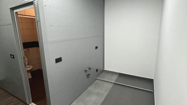 Poslovni prostor, Trosoban, Izdavanje, 360m2, Rakovica, Oslobodjenja