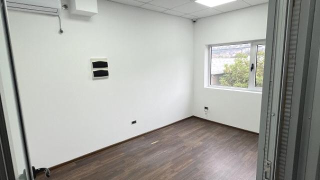 Poslovni prostor, Trosoban, Izdavanje, 360m2, Rakovica, Oslobodjenja