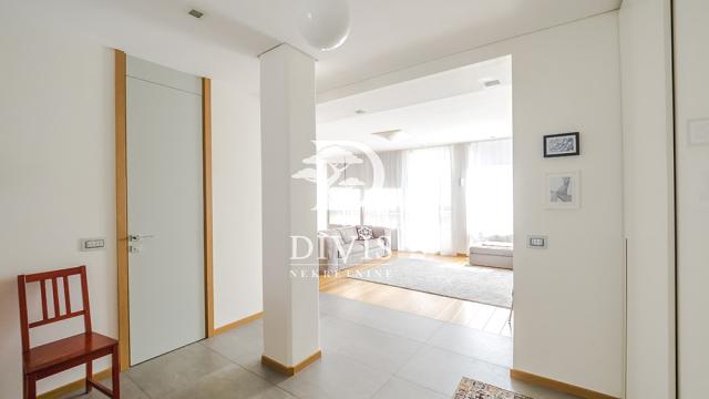 Stan, Troiposoban, Izdavanje, 104m2, Molerova