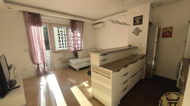 Stan, Jednoiposoban, Izdavanje, 40m2, Kalenić pijaca, Vračar, Požarevačka