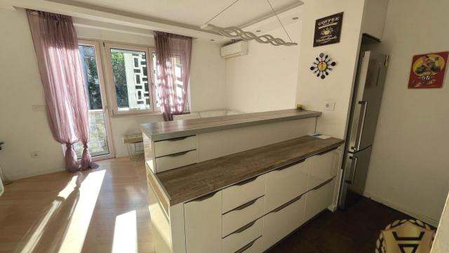 Stan, Jednoiposoban, Izdavanje, 40m2, Kalenić pijaca, Vračar, Požarevačka
