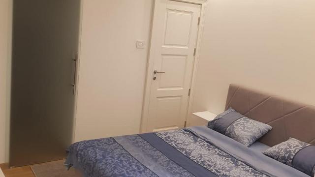 Stan, Trosoban, Izdavanje, 105m2, Krunska