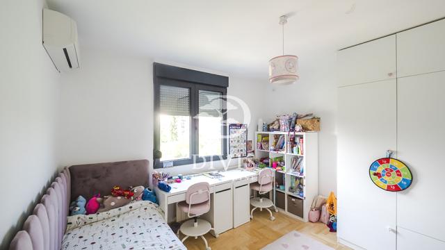 Stan, Troiposoban, Prodaja, 91m2, Španskih boraca