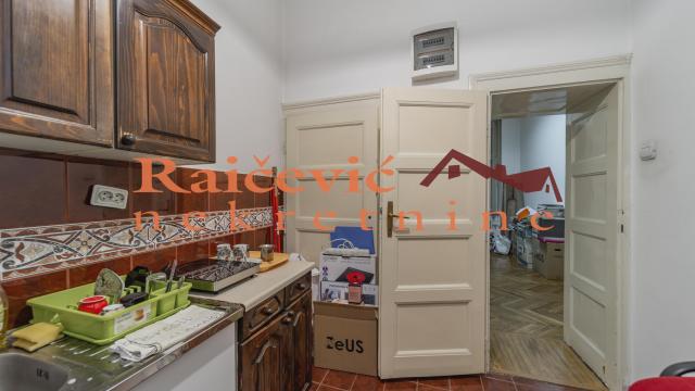 Stan, četvorosoban, Prodaja, 79m2, Cvetni trg, Vračar, Resavska