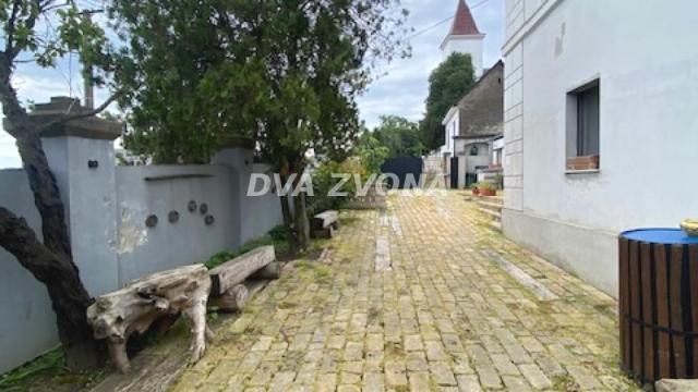 Poslovni prostor, Prodaja, 630m2, Stari Slankamen, Okolno mesto, Indjija