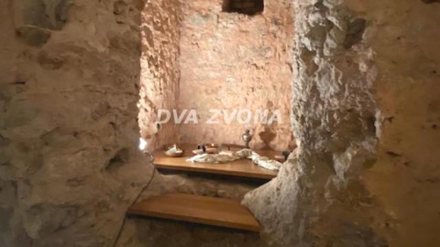 Poslovni prostor, Prodaja, 630m2, Stari Slankamen, Okolno mesto, Indjija