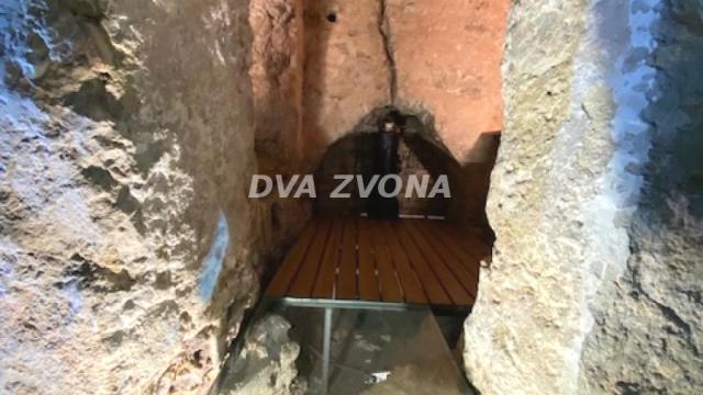 Poslovni prostor, Prodaja, 630m2, Stari Slankamen, Okolno mesto, Indjija