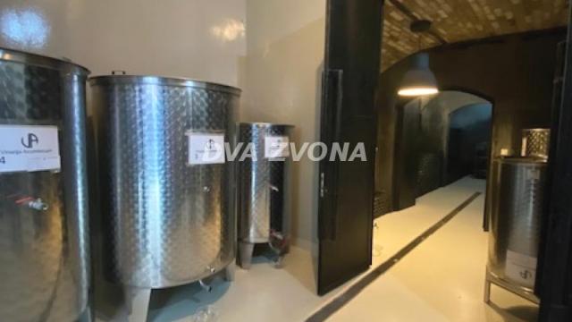 Poslovni prostor, Prodaja, 630m2, Stari Slankamen, Okolno mesto, Indjija