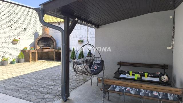 Kuća, Petosoban, Prodaja, 120m2, Centar, Gradska lokacija, Srbobran