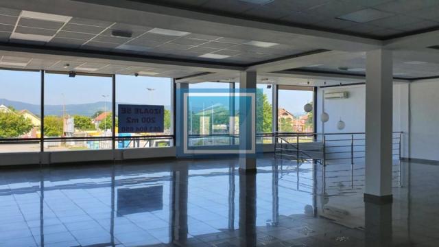 Poslovni prostor, Dvosoban, Izdavanje, 440m2, Ćuprija