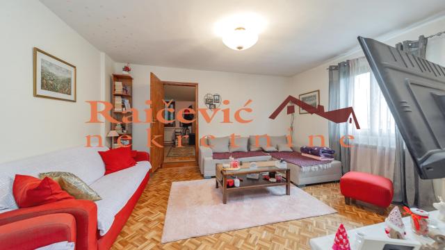 Kuća, Petosoban, Prodaja, 229m2, Banovo brdo, Čukarica, Kraljice Katarine