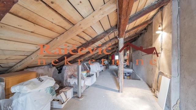 Kuća, Petosoban, Prodaja, 229m2, Banovo brdo, Čukarica, Kraljice Katarine
