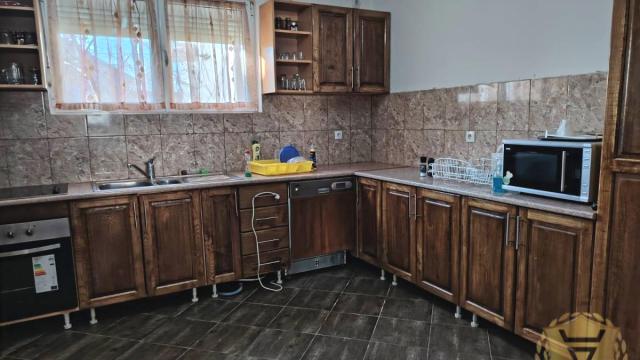 Kuća, četvorosoban, Izdavanje, 162m2, Novi grad, Zemun, Jatačka